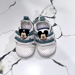 Mickey Mouse baby shoes